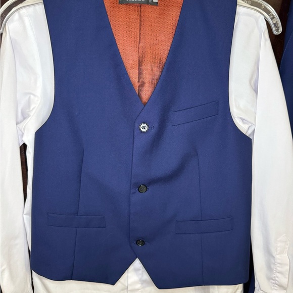 Boys 3 piece suit, size 14 - Picture 5 of 11